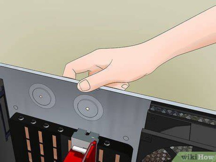 Can you ground yourself by touching PC case?