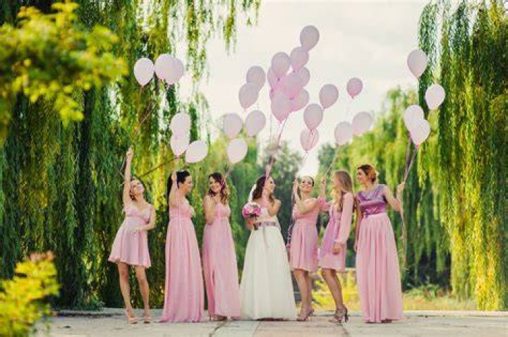 Do bridesmaids stay night before wedding?