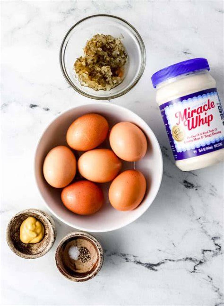 Does Miracle Whip have raw eggs?