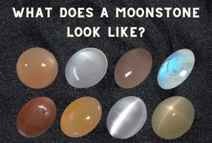 What does moonstone look like?